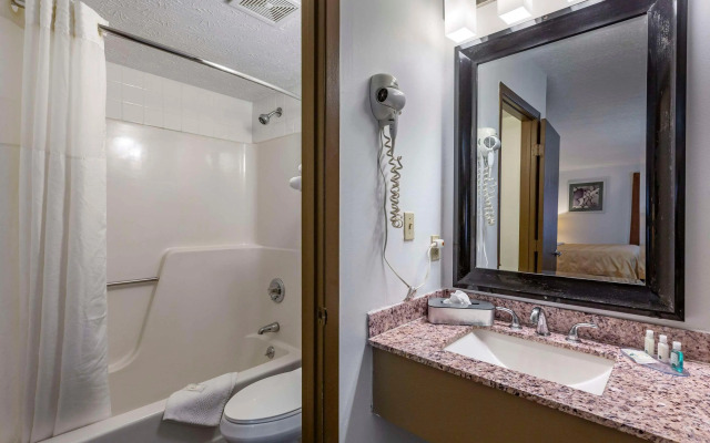 Quality Inn Austintown - Youngstown West