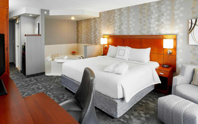 Courtyard by Marriott Toronto Brampton
