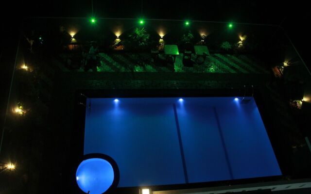 Ravindra Hotel and Restaurant