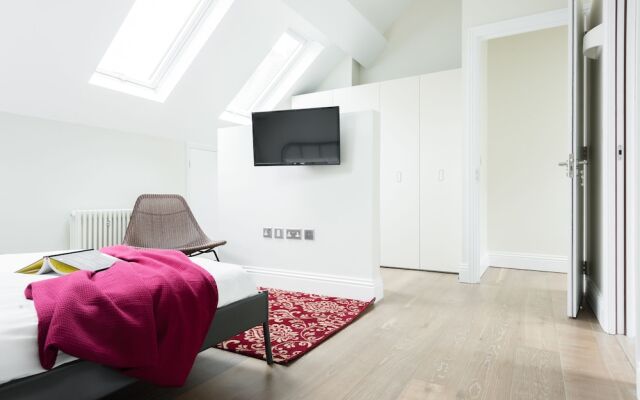 The Soho Hideout  - Modern & Bright 2BDR in Central London