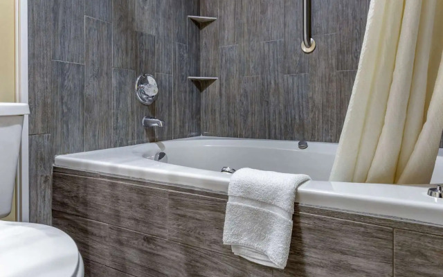 Econo Lodge & Suites Southern Pines - Pinehurst