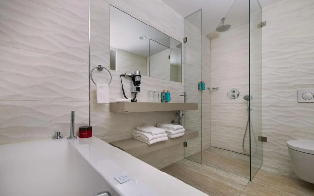 Beachhouse Hotel