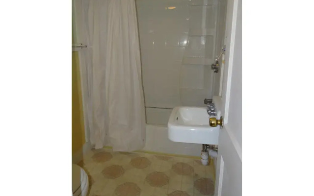 Jonathan Edwards Motel