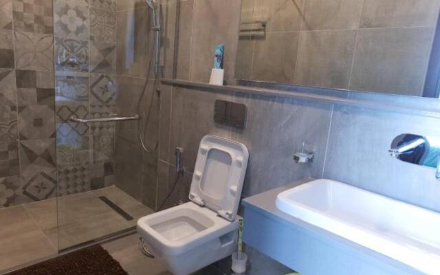 Lovely 2 Bdrm Serviced Apartment with pool & sauna