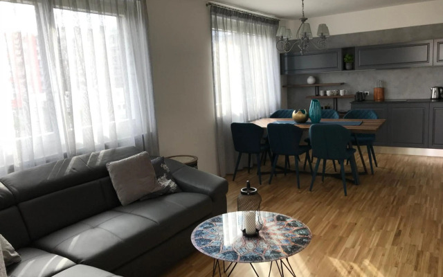 Vienna Hauptbanhof and Belvedere two bedroom apartment