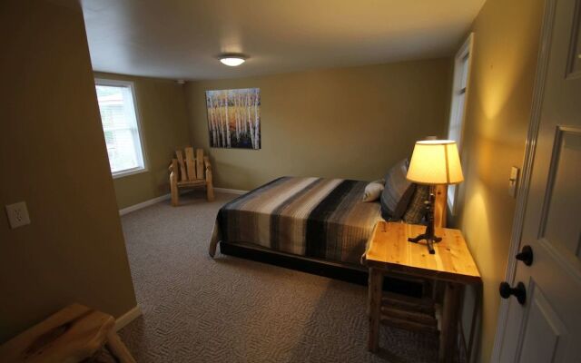 Mackinac Lake Trail Motel