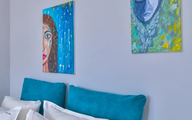 - The Blue Apartment - 1BD with Artistic Interior Design
