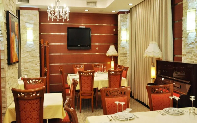 Royal Hotel & Spa