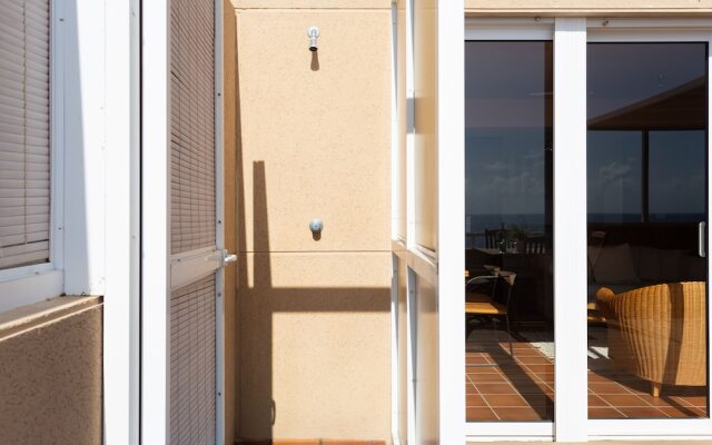 Beach Life Apartment, Exclusive Seafront Triplex