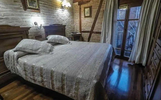 Hospedería Casa De Cisneros