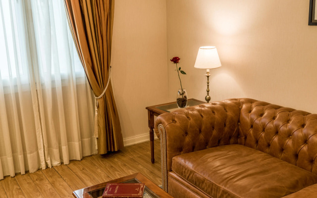 Melia Recoleta Plaza