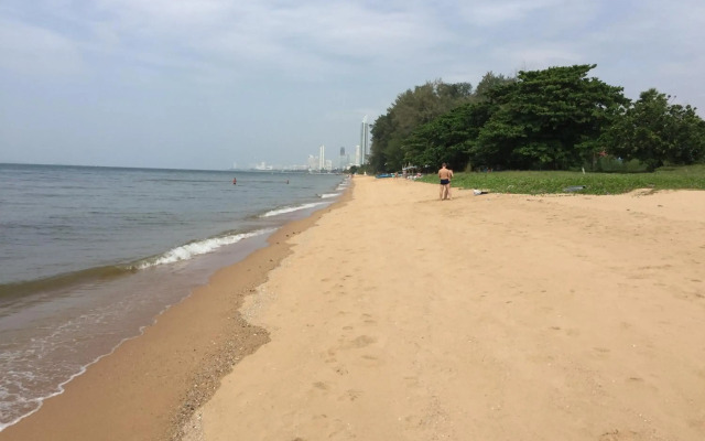 Baan Dhewaran Beachfront Villa