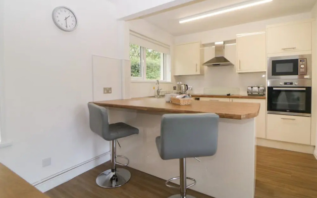 Harcombe House Bungalow 12