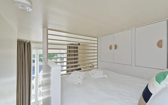 Stylish Mezzanine Studio in Leafy Primrose Hill