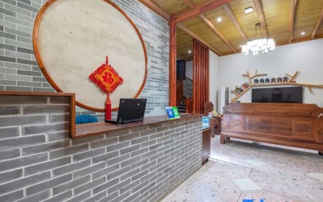 Qingju Thatched Cottage Inn