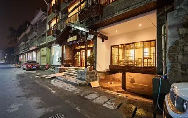 Yunyinxi Junlanzhai Homestay (Phoenix Ancient City Branch)