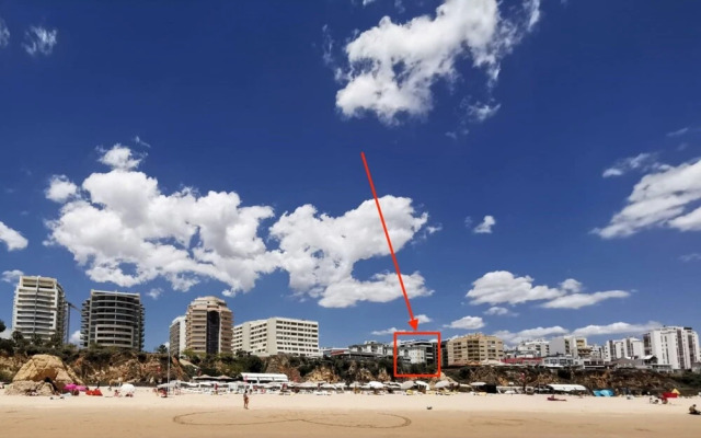 Rocha Prime Center Garage Flat