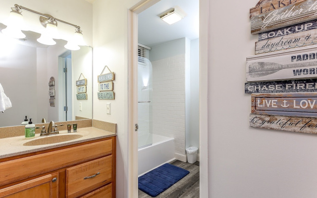 Grand Traverse Bay Lake View Condo 5682