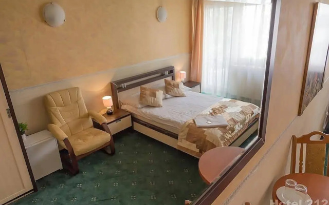 Hotel 212