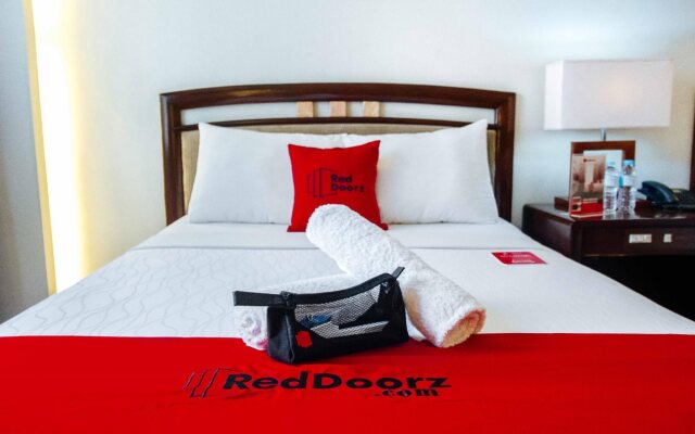 RedDoorz Plus near Mango Avenue Cebu