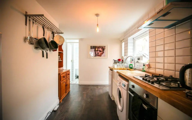 Eclectic seaside 4 bedroom artists residence