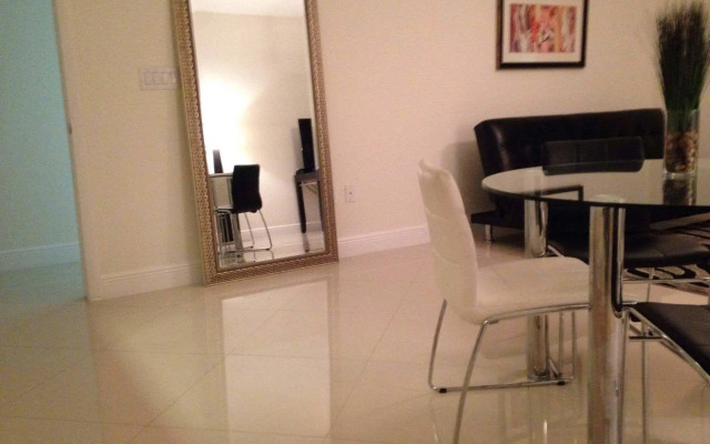 Luxury Suite in One Broadway by Lyx Miami