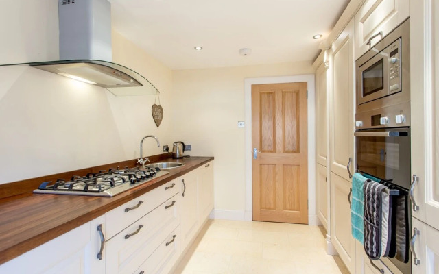 Prestigious Location - Quintessential Mews House