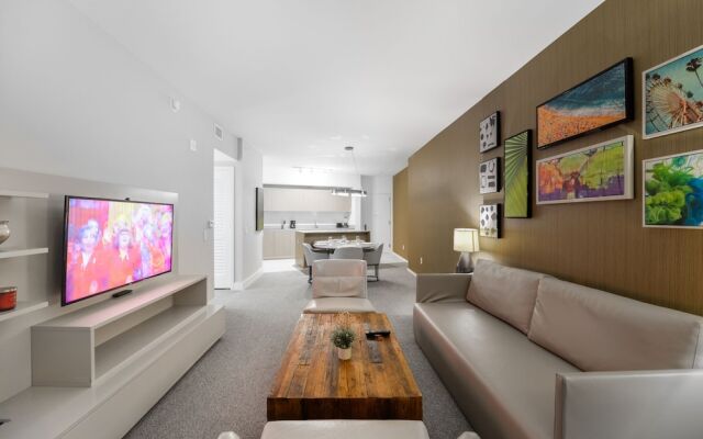 Perfect Beachfront Condo: Comfort & Luxury