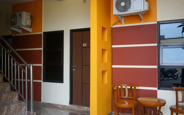 RedDoorz near Stasiun Kroya