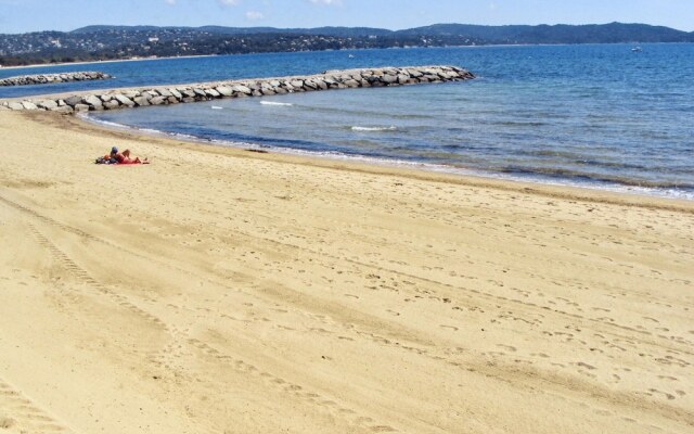 Apartment With 2 Bedrooms in Cavalaire-sur-mer, With Enclosed Garden -