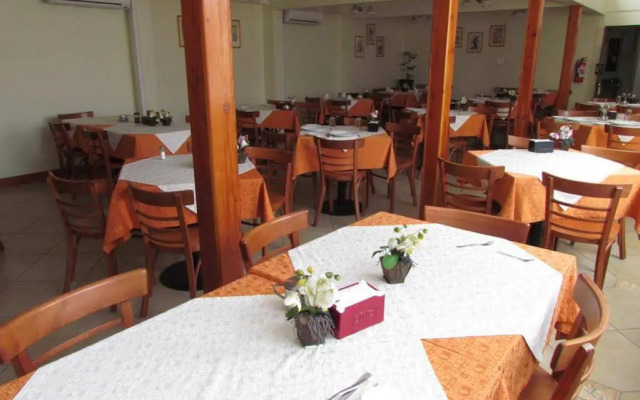 Hotel Barros Arana