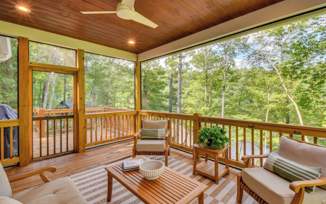 Sapphire Lakefront Cabin w/ Dock, Kayaks + Canoe!