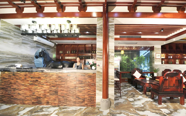 Alley Mountain View Garden Hotel