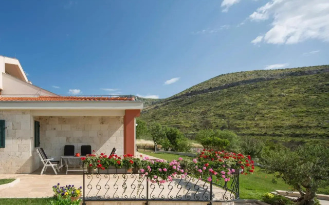 ISOLATED Five Star Luxury Villa With Private Pool