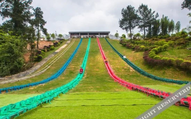 Xiangzhigou Maple Valley Holiday Hotel