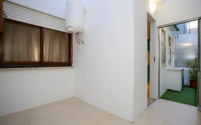 Johnny Ringo Family Apartment II