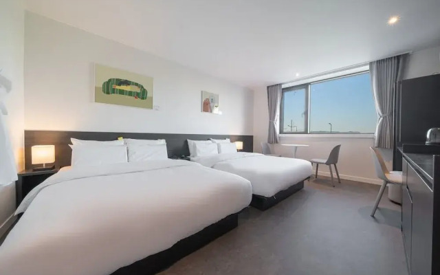 Workers Hotel Daejeon by Aank