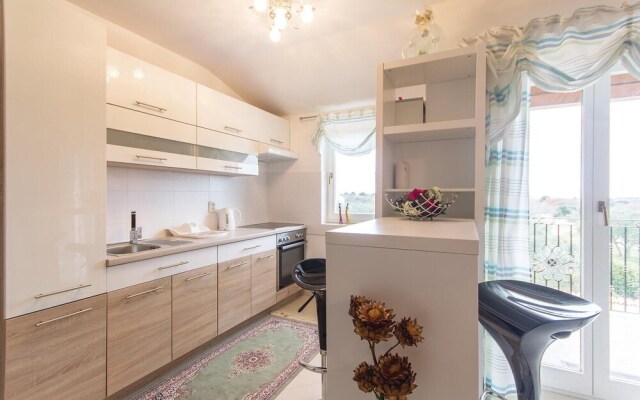 Stunning Home in Fondole With Jacuzzi, Wifi and 1 Bedrooms