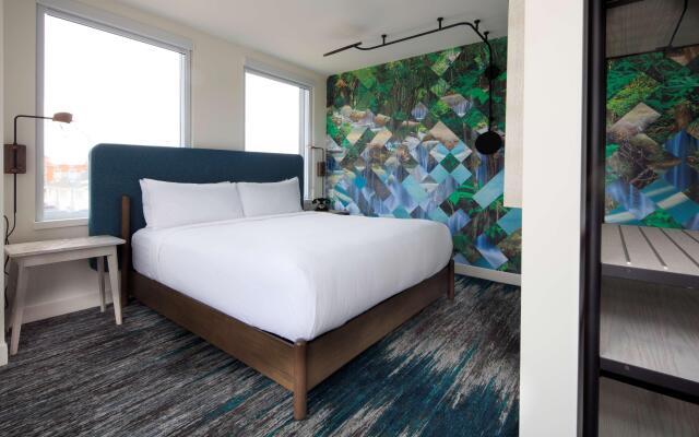 Canvas Moncton, Tapestry Collection by Hilton