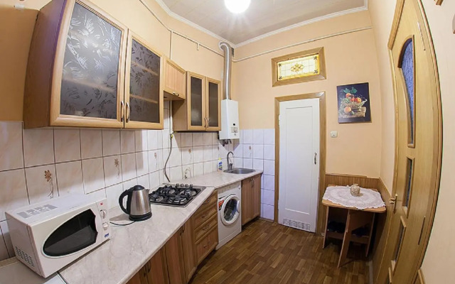 Apartment on Chornovola Avenue 31