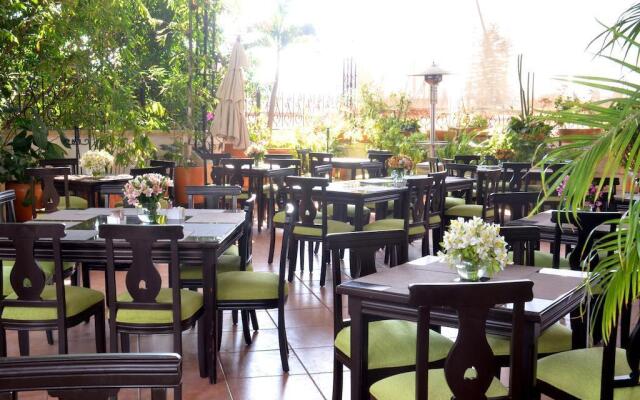 Los Pilares Hotel