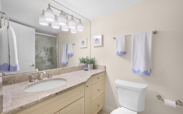 Cozy Beachfront Getaway With Pool and spa