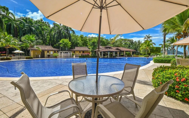 CR Luxury Los Sueños Condos