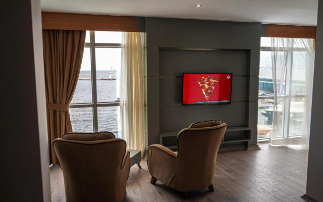 Pasaport Pier Hotel