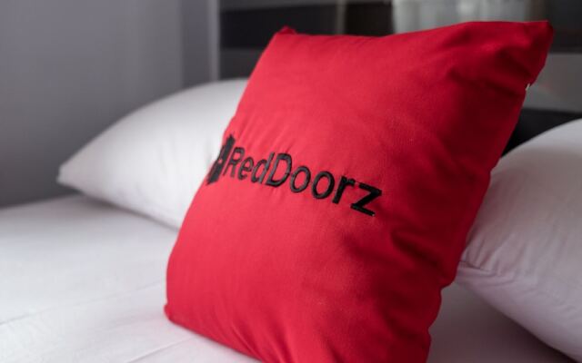 RedDoorz near Supermall Karawaci 2