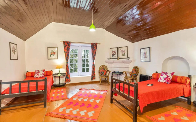 StayVista at 8Oaks - Ancestral Bungalow with massive lawn