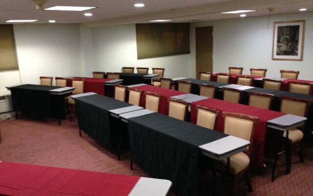 Quality Inn & Suites Metro