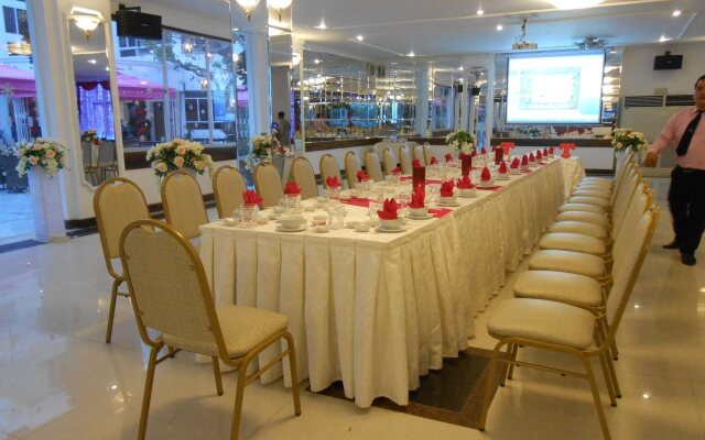 Yasaka Huong Sen Restaurant & Hotel