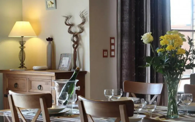 Gîte Juvigny-Sous-Andaine, 6 pièces, 12 personnes - FR-1-497-18