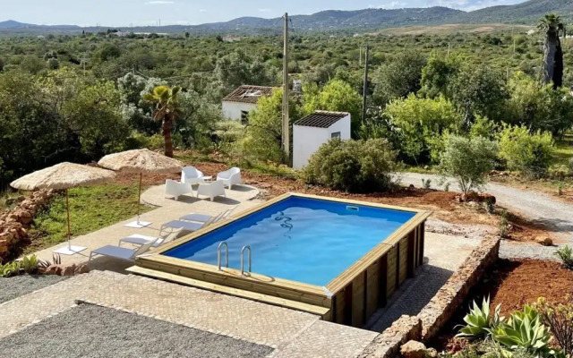 Casa Colinas Roxas by Portucasa